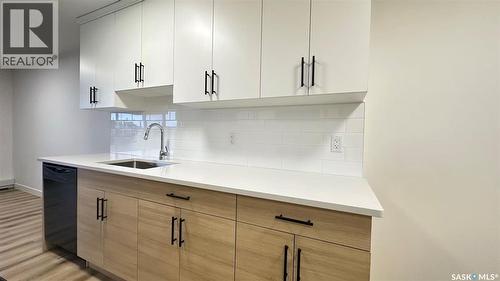 207 4555 Rae Street, Regina, SK - Indoor Photo Showing Kitchen