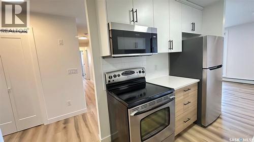 207 4555 Rae Street, Regina, SK - Indoor Photo Showing Kitchen