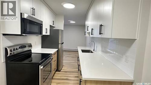 207 4555 Rae Street, Regina, SK - Indoor Photo Showing Kitchen