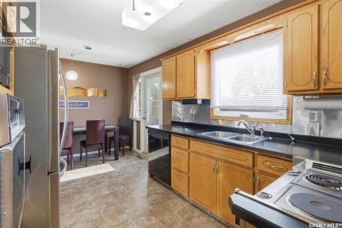11 Walker Crescent, Saskatoon, SK - Indoor Photo Showing Kitchen With Double Sink