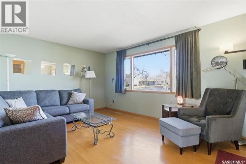 11 Walker Crescent, Saskatoon, SK - Indoor Photo Showing Living Room