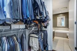 Walk-in closet - 