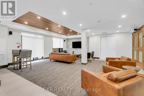 302 - 340 Plains Road E, Burlington, ON - Indoor