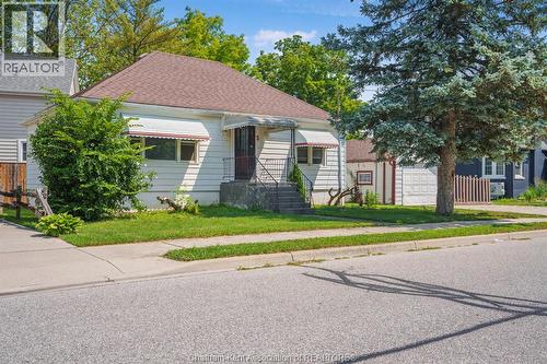 5 BUCKINGHAM AVENUE  Chatham, ON N7M 3B5