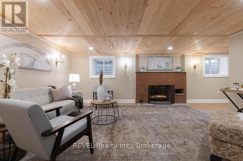 50 Hillcrest Avenue, St. Catharines (Old Glenridge), ON - Indoor Photo Showing Living Room With Fireplace