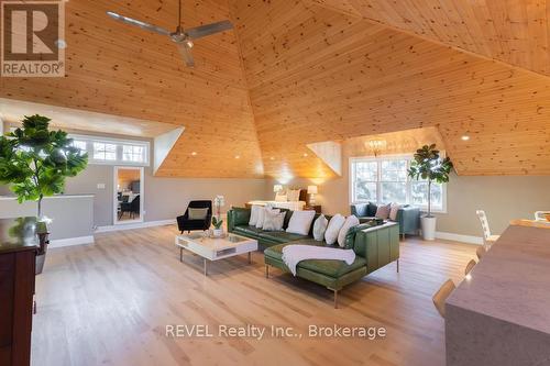 50 Hillcrest Avenue, St. Catharines (Old Glenridge), ON - Indoor Photo Showing Living Room
