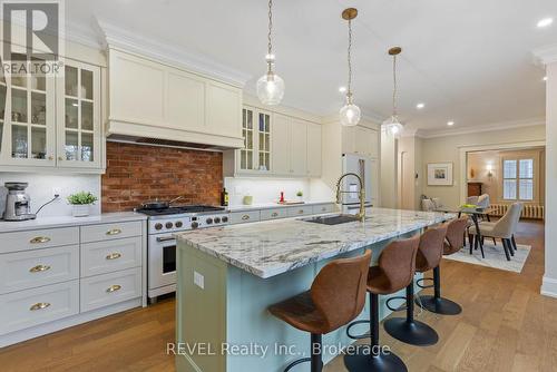 50 Hillcrest Avenue, St. Catharines (Old Glenridge), ON - Indoor Photo Showing Kitchen With Upgraded Kitchen
