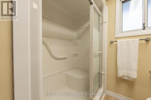 11 Lindbergh Drive, Fort Erie (Central), ON - Indoor Photo Showing Bathroom