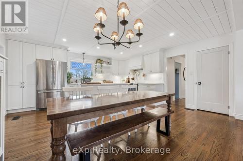 7223 Wellington Rd 51 Road, Guelph/Eramosa, ON - Indoor Photo Showing Kitchen With Upgraded Kitchen
