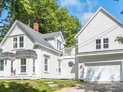 16 Garden Lane  Mahone Bay, NS B0J 2E0