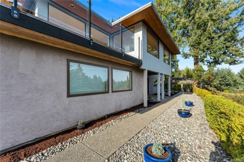 5198 Beckton Rd, Saanich, BC 