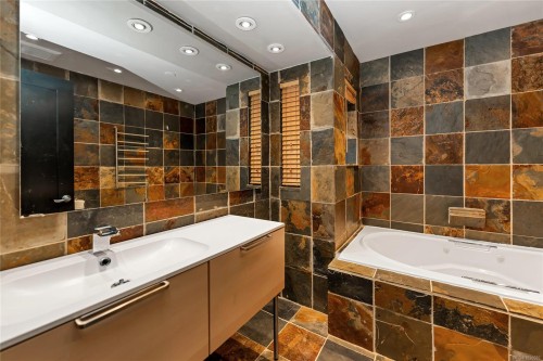 5198 Beckton Rd, Saanich, BC 