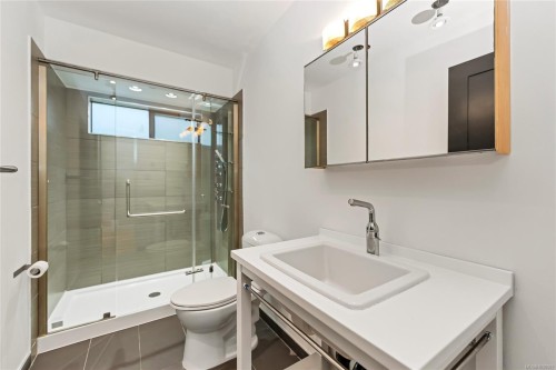 5198 Beckton Rd, Saanich, BC 