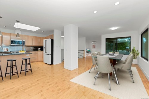 5198 Beckton Rd, Saanich, BC 