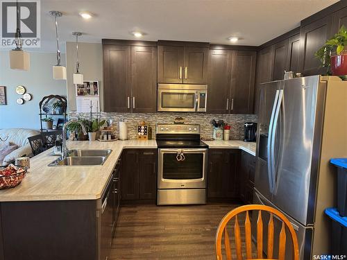 4 110 Centennial Boulevard, Warman, SK - Indoor Photo Showing Kitchen With Stainless Steel Kitchen With Double Sink With Upgraded Kitchen