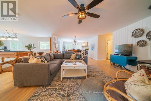 2087 B Grindstone Lake Road, Frontenac (Frontenac North), ON - Indoor Photo Showing Living Room