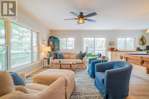 2087 B Grindstone Lake Road, Frontenac (Frontenac North), ON - Indoor Photo Showing Living Room
