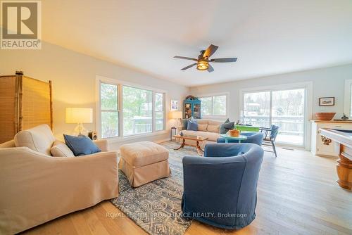 2087 B Grindstone Lake Road, Frontenac (Frontenac North), ON - Indoor Photo Showing Living Room