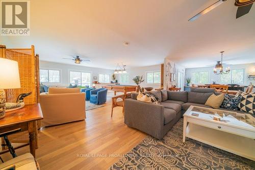 2087 B Grindstone Lake Road, Frontenac (Frontenac North), ON - Indoor Photo Showing Living Room