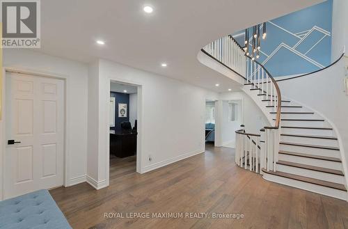 27 Looking Glass Crescent, Vaughan, ON - Indoor Photo Showing Other Room