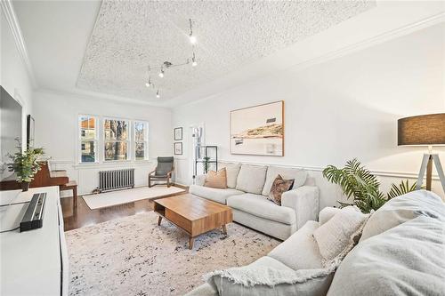 149 Campbell Street, Winnipeg, MB - Indoor Photo Showing Living Room