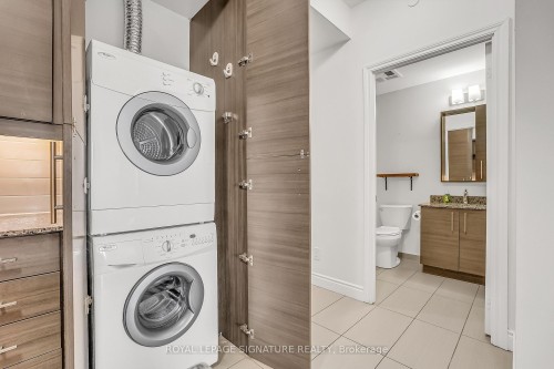 520-277 South Park Road, Markham, ON - Indoor Photo Showing Laundry Room