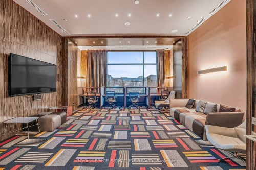 520-277 South Park Road, Markham, ON - Indoor