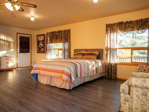21 Tinker'S Road, Nestor Falls, ON - Indoor Photo Showing Bedroom