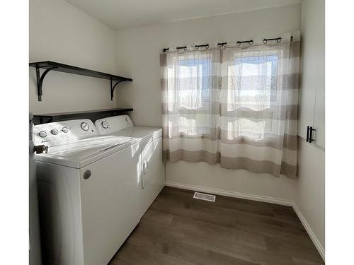1007 Sunset Drive, Fort Frances, ON - Indoor Photo Showing Laundry Room