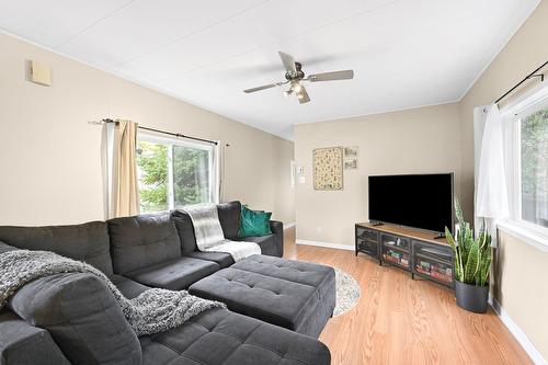 Living room - 66 Rue Jacqueline, Saint-Jean-Sur-Richelieu, QC - Indoor Photo Showing Living Room