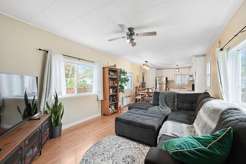 Living room - 66 Rue Jacqueline, Saint-Jean-Sur-Richelieu, QC - Indoor Photo Showing Living Room