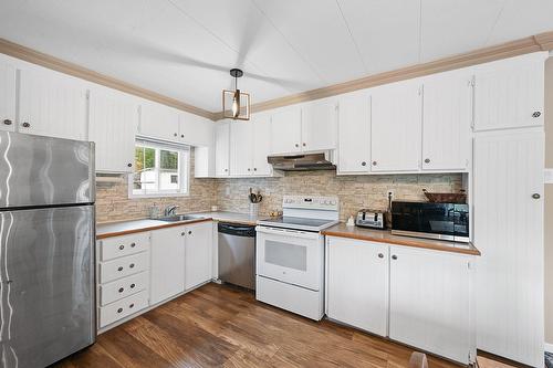 Kitchen - 66 Rue Jacqueline, Saint-Jean-Sur-Richelieu, QC - Indoor Photo Showing Kitchen