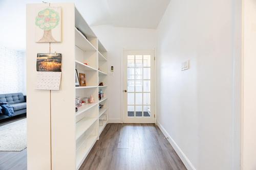 Hall d'entrée/Vestibule - 204 5E Avenue, Laval (Laval-Des-Rapides), QC - Indoor Photo Showing Other Room