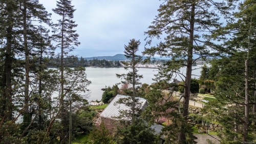 2452 Tryon Rd, North Saanich, BC 