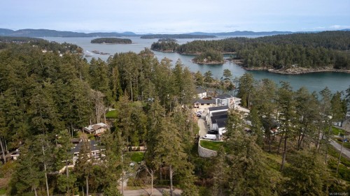 2452 Tryon Rd, North Saanich, BC 