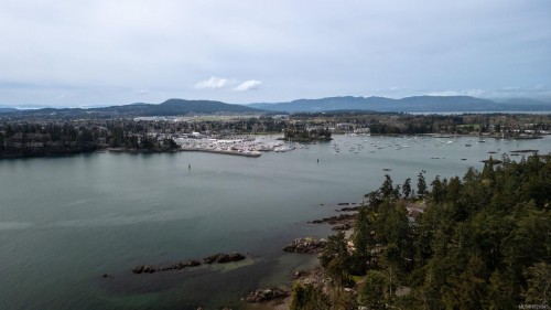 2452 Tryon Rd, North Saanich, BC 