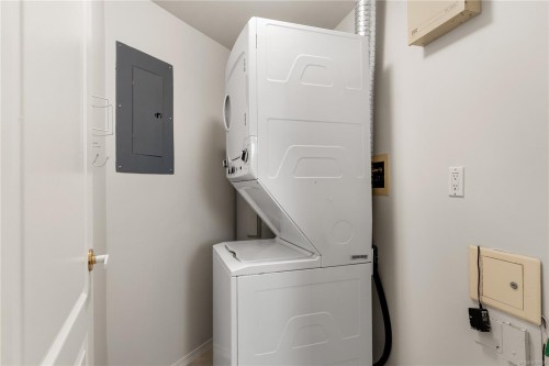 110-330 Brae Rd, Duncan, BC - Indoor Photo Showing Laundry Room