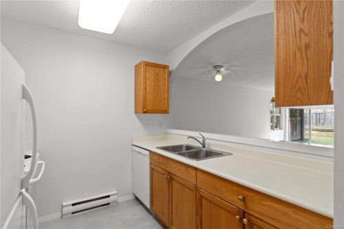 110-330 Brae Rd, Duncan, BC - Indoor Photo Showing Kitchen With Double Sink