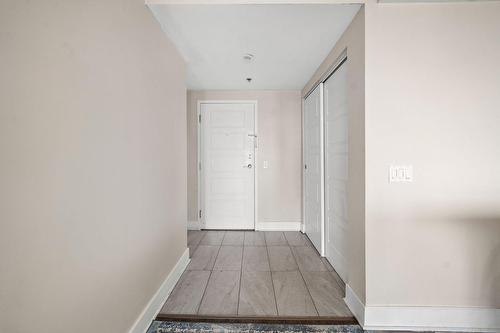 Hall d'entrée/Vestibule - 1202-639 Rue Robert-Élie, Laval (Laval-Des-Rapides), QC - Indoor Photo Showing Other Room
