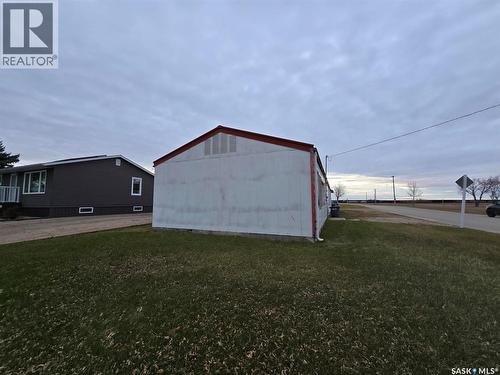250 4Th Avenue, Broadview, SK - Outdoor