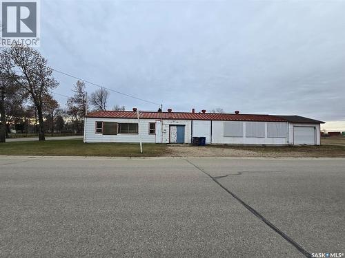 250 4Th Avenue, Broadview, SK - Outdoor
