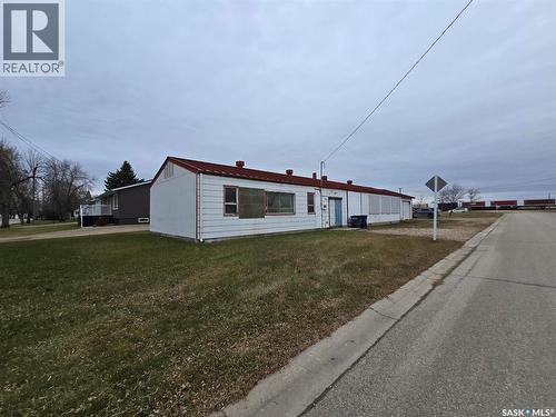 250 4Th Avenue, Broadview, SK - Outdoor
