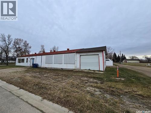 250 4Th Avenue, Broadview, SK - Outdoor