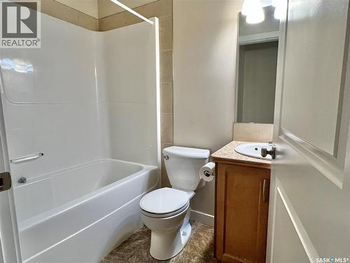 112 302 Bemister Avenue E, Melfort, SK - Indoor Photo Showing Bathroom