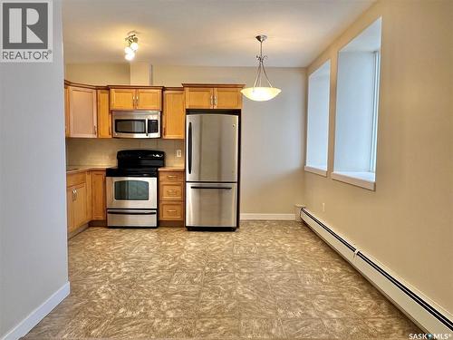 112 302 Bemister Avenue E, Melfort, SK - Indoor Photo Showing Kitchen