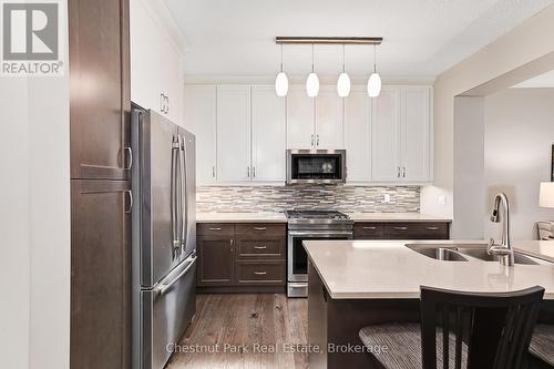 122 Conservation Way, Collingwood, ON - Indoor Photo Showing Kitchen With Double Sink With Upgraded Kitchen