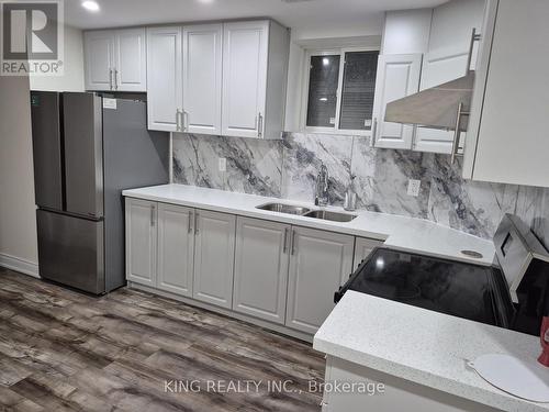 46 Meadowcrest Lane, Brampton, ON - Indoor Photo Showing Kitchen With Double Sink