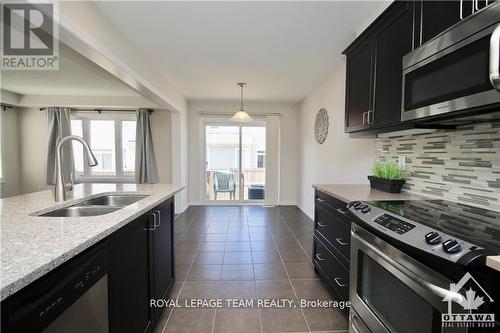 507 Foxlight Circle, Ottawa, ON - Indoor Photo Showing Kitchen With Double Sink With Upgraded Kitchen