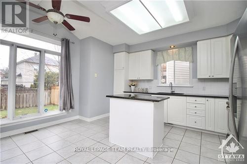 135 Stoneway Drive, Ottawa, ON - Indoor Photo Showing Kitchen