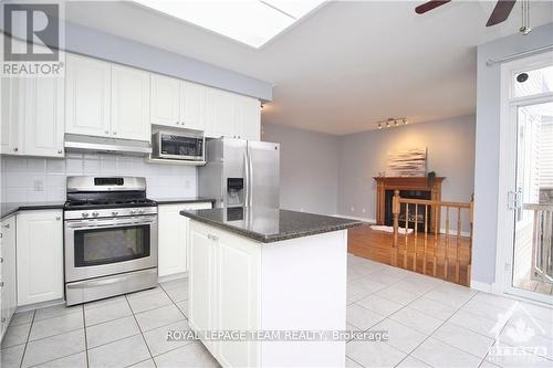 135 Stoneway Drive, Ottawa, ON - Indoor Photo Showing Kitchen